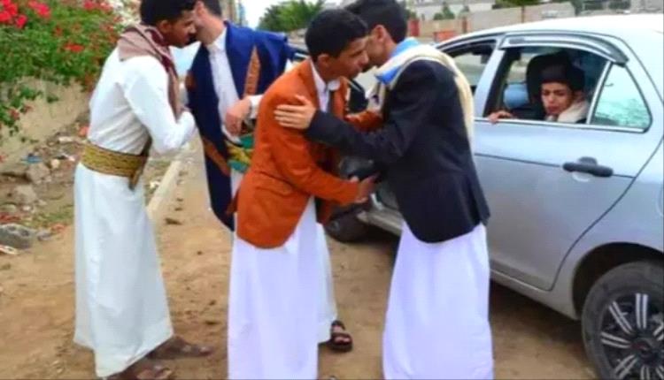 رغم الحرب.. اليمنيون يتمسكون بفرحة العيد وطقوسه التي لا تموت..