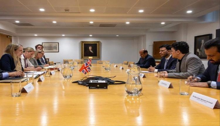 العليمي يبحث في لندن تعزيز التعاون الدفاعي بين اليمن وبريطانيا ودعم قدرات القوات المسلحة