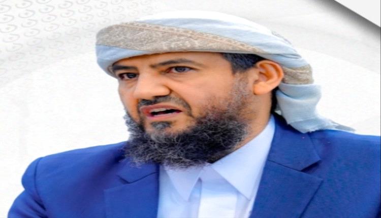 المحرمي يتعهد بعدم التخلي عن المواطنين في مناطق سيطرة الحوثيين ويؤكد استمرار السعي لتخفيف معاناتهم