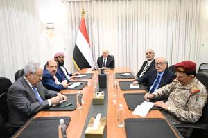 مجلس الدفاع الوطني يحمل المليشيات الحوثية والنظام الإيراني تبعات التصعيد ويقر إجراءات شاملة لحماية السيادة