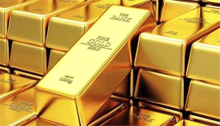 تراجع الذهب مع صعود الدولار والنفط وترقب قرار أمريكي بشأن إيران
