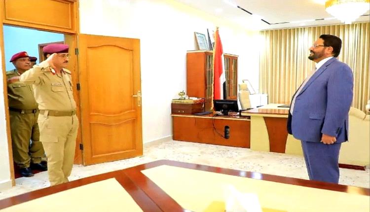 العرادة يؤكد أهمية رفع الجاهزية القتالية وتعزيز كفاءة القوات المسلحة خلال اجتماع عسكري بمأرب