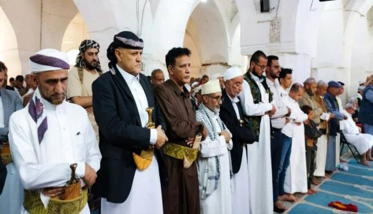 خطباء الجمعة في تعز يدعو إلى التكاتف ومواجهة الشائعات