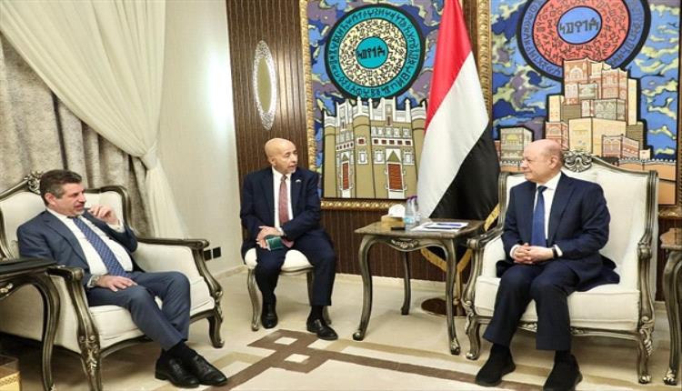 العليمي يبحث مع السفير الأمريكي جهود ردع المليشيا ودعم الحكومة لمواجهة التحديات الاقتصادية