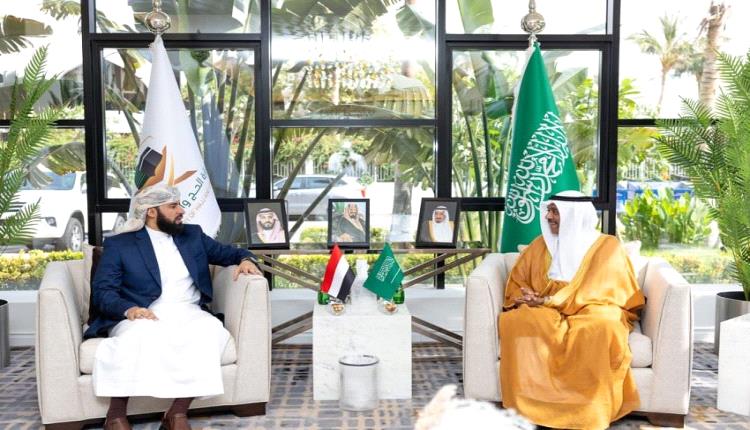 اجتماع تنسيقي بين وكيل وزارة الأوقاف اليمنية ونائب وزير الحج السعودي لاستكمال التحضيرات لموسم حج 1446 هـ