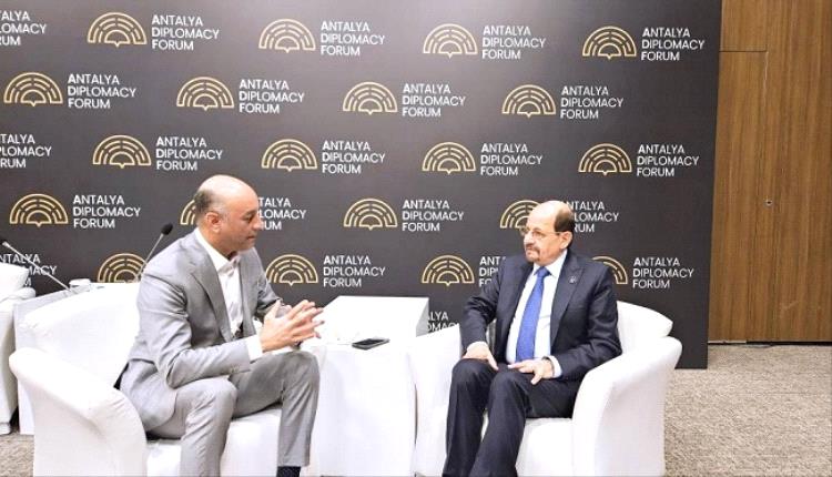 الوزير الزنداني: الحكومة ملتزمة بتعزيز الجهود لمواجهة الحوثيين وتدرس الخيارات العسكرية.