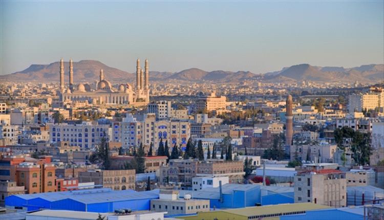 بعد عقوبات على بنك اليمن الدولي..الحكومة تجدد دعوتها للبنوك لنقل مقراتها إلى عدن .