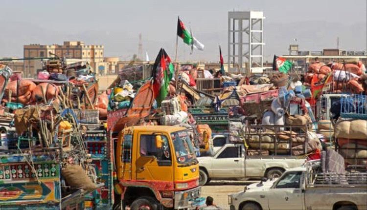 تدفق هائل: 100 ألف أفغاني يغادرون باكستان في 3 أسابيع