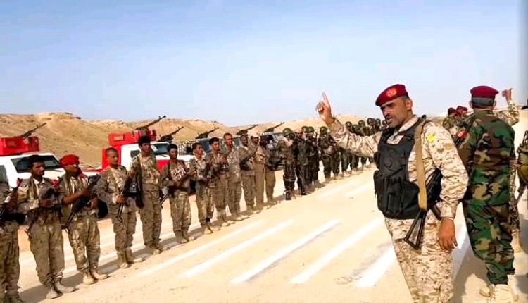 بعد منع دخول 20 طقمًا مسلحًا الى المهرة.. قائد محور الغيضة يتوعد بدفن الحوثيين بالصحراء