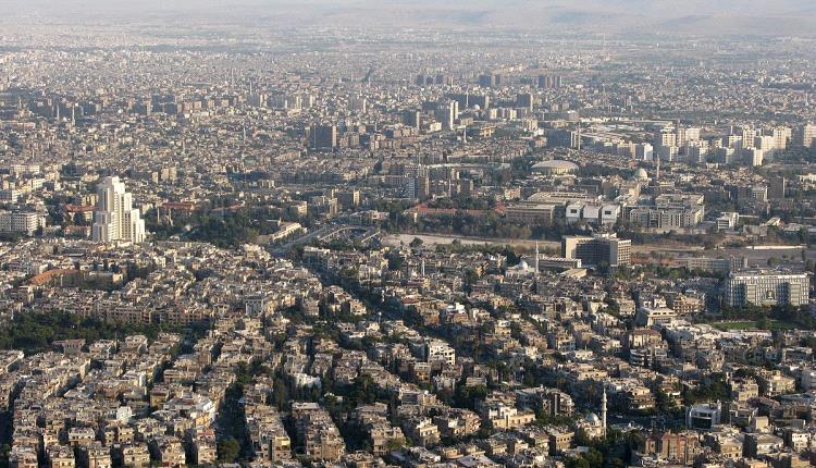 دمشق تحت القصف: غارات إسرائيلية تخلّف قتيلاً و18 جريحًا