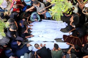 شركات عالمية تجني أرباحًا هائلة من قتل الفلسطينيين