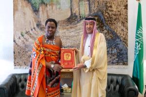 رسالة لخادم الحرمين من ملك إسواتيني تتصل بعلاقات البلدين