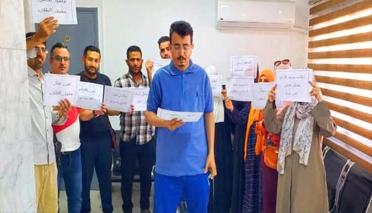 المبتعثون في الخارج يستغيثون بالرئاسي والحكومة لصرف مستحقاتهم المتأخرة