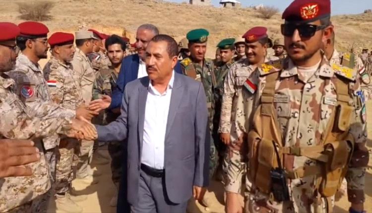 محافظ حجة يزور محور حرض ويشيد بجاهزية اللواء الأول قوات خاصة ولواء الفرسان