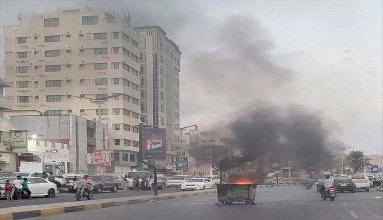 احتجاجات شعبية في المكلا تندد بتدهور خدمة الكهرباء في ظل حرارة الصيف