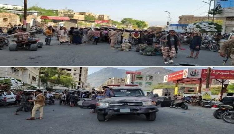 تعز.. إغلاق خط الحوبان - المدينة احتجاجًا على تجاهل علاج الجريح مهند