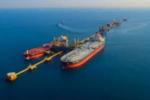 الحكومة اليمنية تبحث مع واشنطن جهود تأمين الموانئ واستئناف تصدير النفط