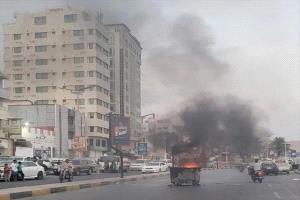 احتجاجات شعبية في المكلا تندد بتدهور خدمة الكهرباء في ظل حرارة الصيف
