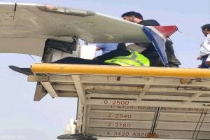 حادث اصطدام الطائرة في مطار عدن: هل يكشف عن ثغرات مقلقة في معايير السلامة؟
