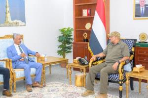 طارق صالح يوجه بدراسة مشاريع دعم لجامعة تعز ويؤكد تكاتف المسؤوليات لخدمة المحافظة