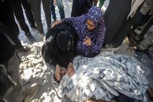 مقتل 70 فلسطينياً في قصف إسرائيلي على قطاع غزة، واشتباكات في الضفة الغربية المحتلة، ومنع مُصلين في القدس