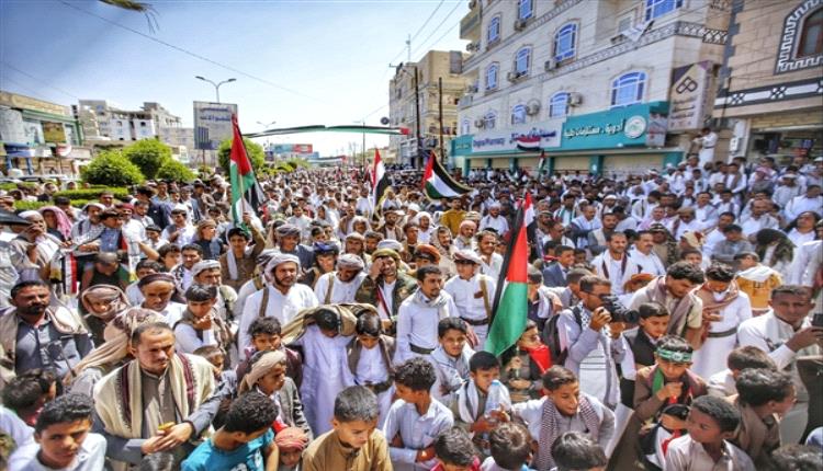 المواطنين  بمأرب وتعز ينددون بمجازر الاحتلال في غزة ويطالبون بتحرك عربي وإسلامي موحد لوقف الابادة