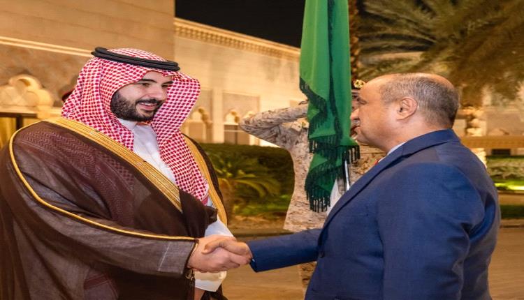 مصدر حكومي يوضح أسباب تأخر عودة رئيس الوزراء الى عدن