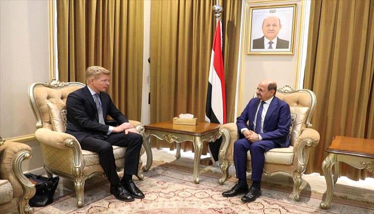 اجتماع دبلوماسي: وزير الخارجية يناقش مع المبعوث الأممي آفاق السلام في اليمن