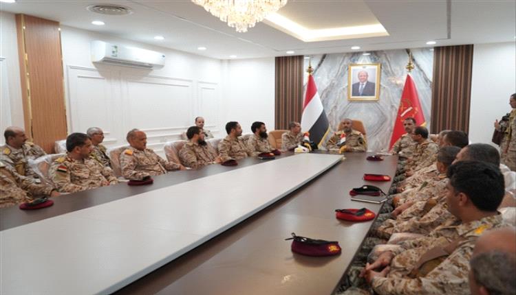 بن عزيز: المعركة مستمرة حتى القضاء على تنظيم الحوثي الإرهابي