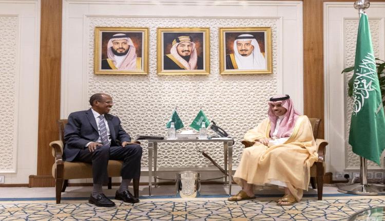 وزير الخارجية السعودي ورئيس المفوضية الأفريقية يناقشان الموضوعات المشتركة