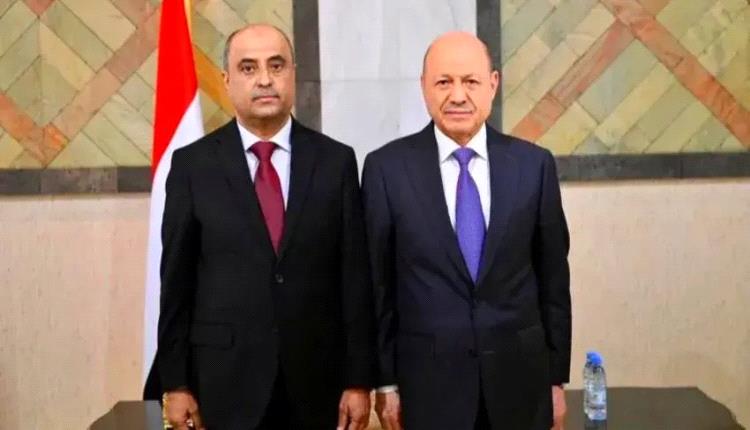 أزمة مالية عاصفة وغضب شعبي متصاعد.. هل يستقيل رئيس الحكومة الجديد قبل عودته إلى اليمن؟