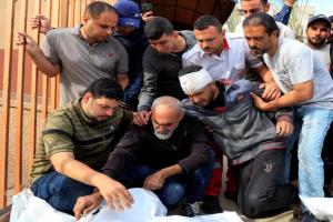 أكثر من 90 شهيدا فلسطينياً في غارات إسرائيلية على غزة، وحماس تقول إن نتنياهو "يريد حرباً بلا نهاية