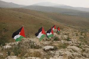 بينما الأنظار موجهة نحو غزة، المستوطنون يطردون الفلسطينيين في الضفة الغربية- هآرتس