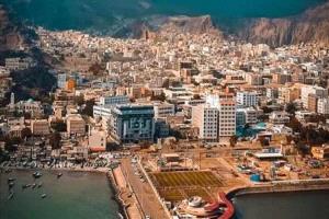 مأساة في عدن: وفاة زوجين اختناقاً داخل سيارتهما أثناء نومهما داخل سيارة هرباً من ارتفاع درجات الحرارة وانقطاع الكهرباء"