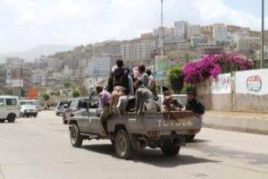 إب: مليشيا الحوثي تختطف عمال المحلات التجارية لفرض جبايات مالية