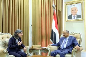 بن بريك :أولوياتنا تخفيف معاناة المواطنين وتحسين الخدمات ووقف تراجع العملة