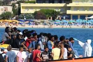 السجن 25 عاماً لعربي قاد أكبر عملية تهريب بشر في تاريخ أوروبا