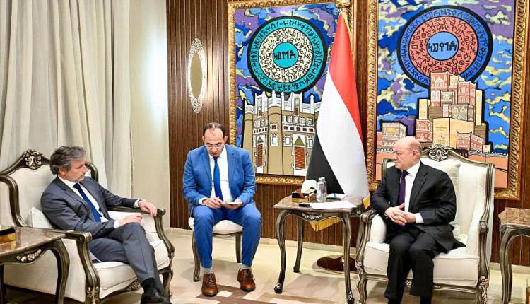 العليمي يدعو لمقاربة دولية حازمة تجاه إيران وتجفيف مصادر تمويل الحوثيين