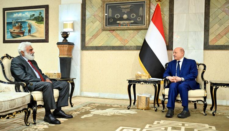 وزير التخطيط والتعاون الدولي يؤدي اليمين الدستورية أمام رئيس مجلس القيادة الرئاسي
