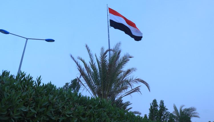 الحكومة اليمنية تدين الاعتداءات الإيرانية على الدول العربية وتحذّر الحوثي من الانخراط في أي مغامرات عسكرية