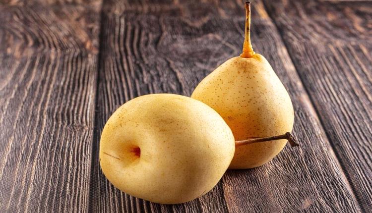 دراسة طبية تكشف فوائد قشور الإجاص في حماية الأمعاء من الالتهابات