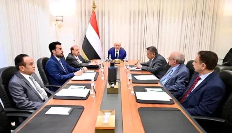 رئيس مجلس القيادة: الدولة ماضية في برنامج الإصلاحات والردع الحازم للتصعيد الحوثي