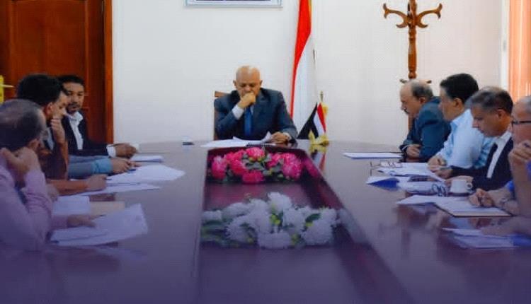 محافظ تعز يوجه بإعداد خطة تطوير شاملة لصندوق النظافة وتعزيز الخدمات بالمحافظة