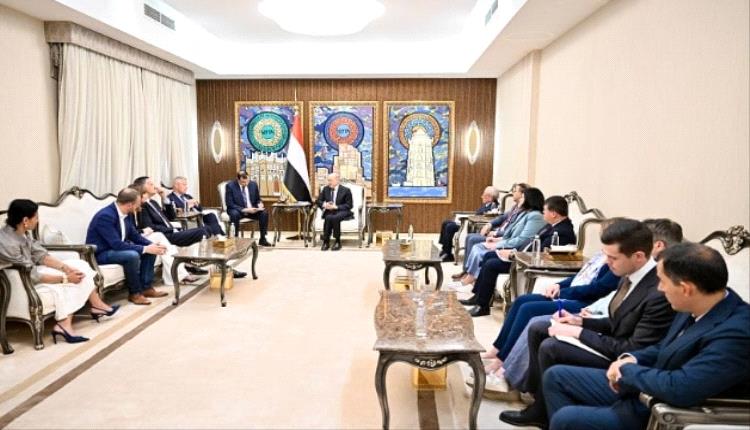 العليمي: أي تفاهمات مستقبلية يجب أن تقوم على احتكار الدولة لوسائل القوة واحترام سيادة اليمن