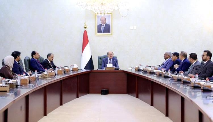 الحكومة اليمنية: ضربات التحالف ضد مليشيا الحوثي جاءت لحماية الملاحة الدولية ومكافحة الإرهاب