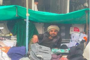 ارتفاع الجبايات يهدد أرزاق أصحاب البسطات في صنعاء
