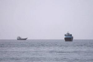 هيئة بريطانية: استهداف سفينة بمقذوف قبالة عُمان وجنوحها قرب مضيق هرمز