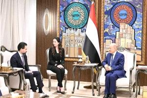 رئيس مجلس القيادة: لا حصار على مطار صنعاء ولا تساهل مع أي تواطؤ جديد لانتهاك السيادة الوطنية