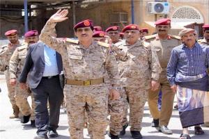 وزير الدفاع يؤكد دعم الوحدات العسكرية في شبوة ويتبنى دراسة مشاريع استراتيجية لتعزيز القدرات الدفاعية