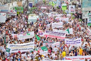 حشود شعبية في تعز تؤيد قرارات الرئيس وتدعو إلى ترجمة دعوات التحرير إلى خطوات ميدانية